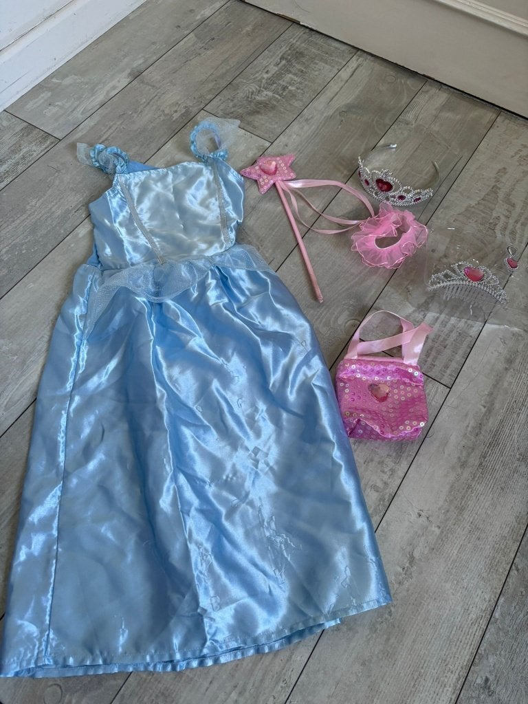 Pakket verkleedkleren, Ophalen, Gebruikt