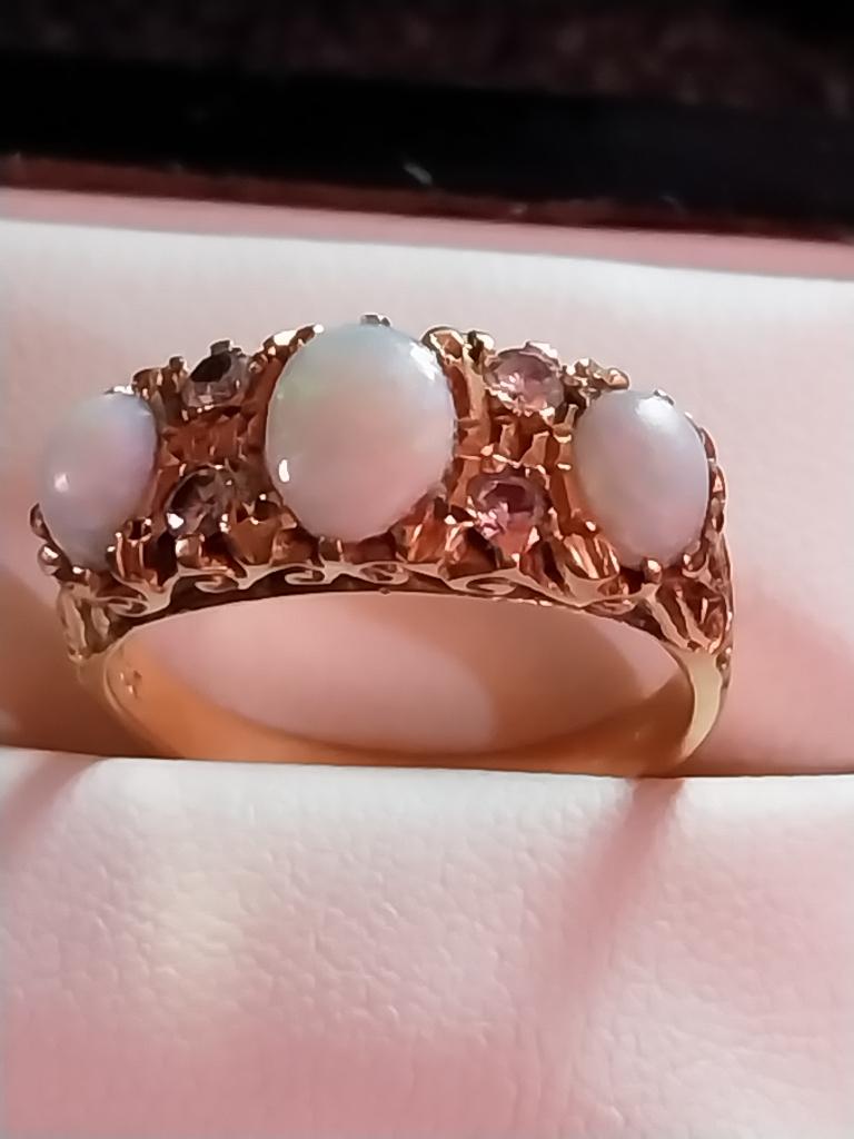 TRES RARE BAGUE OR 18 K 3 OPALES   ET DIAMANTS DE 5,131 GRAM, Bijoux, Sacs & Beauté, Bagues, Enlèvement ou Envoi, 18 à 19, Or