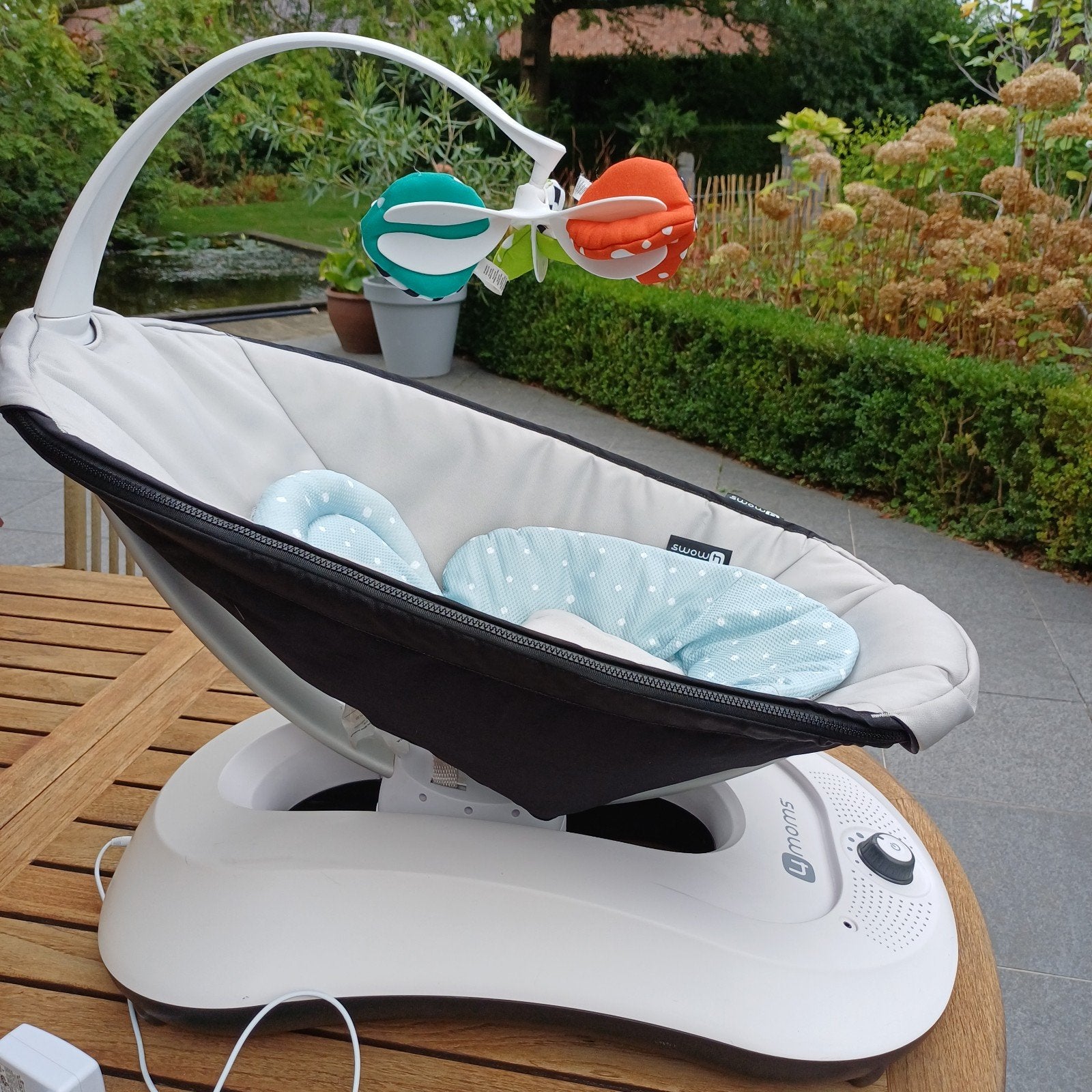 4 moms babyswing met comfort inleg. Van geboorte tot 9 kg., Enfants & Bébés, Relax bébé, Autres marques, Avec ceinture(s), Comme neuf