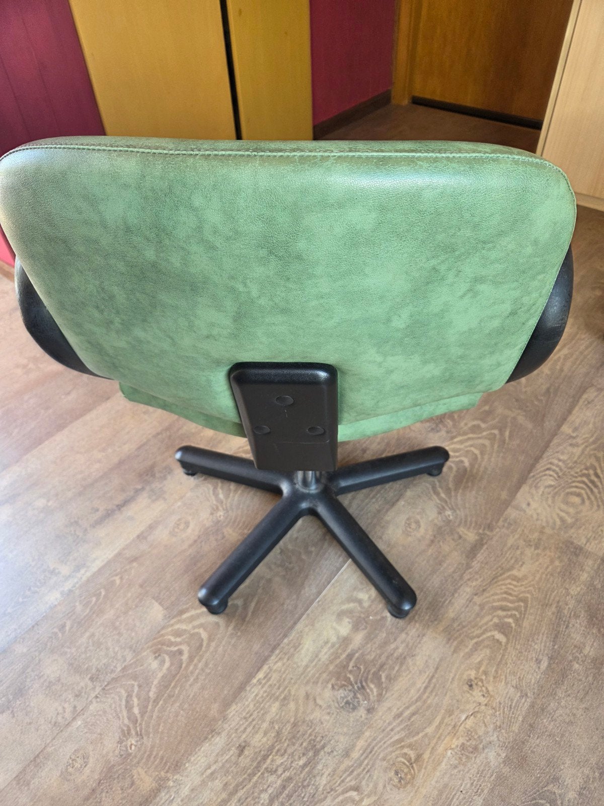 Chaise de bureau tournante ou de coiffure, Enlèvement