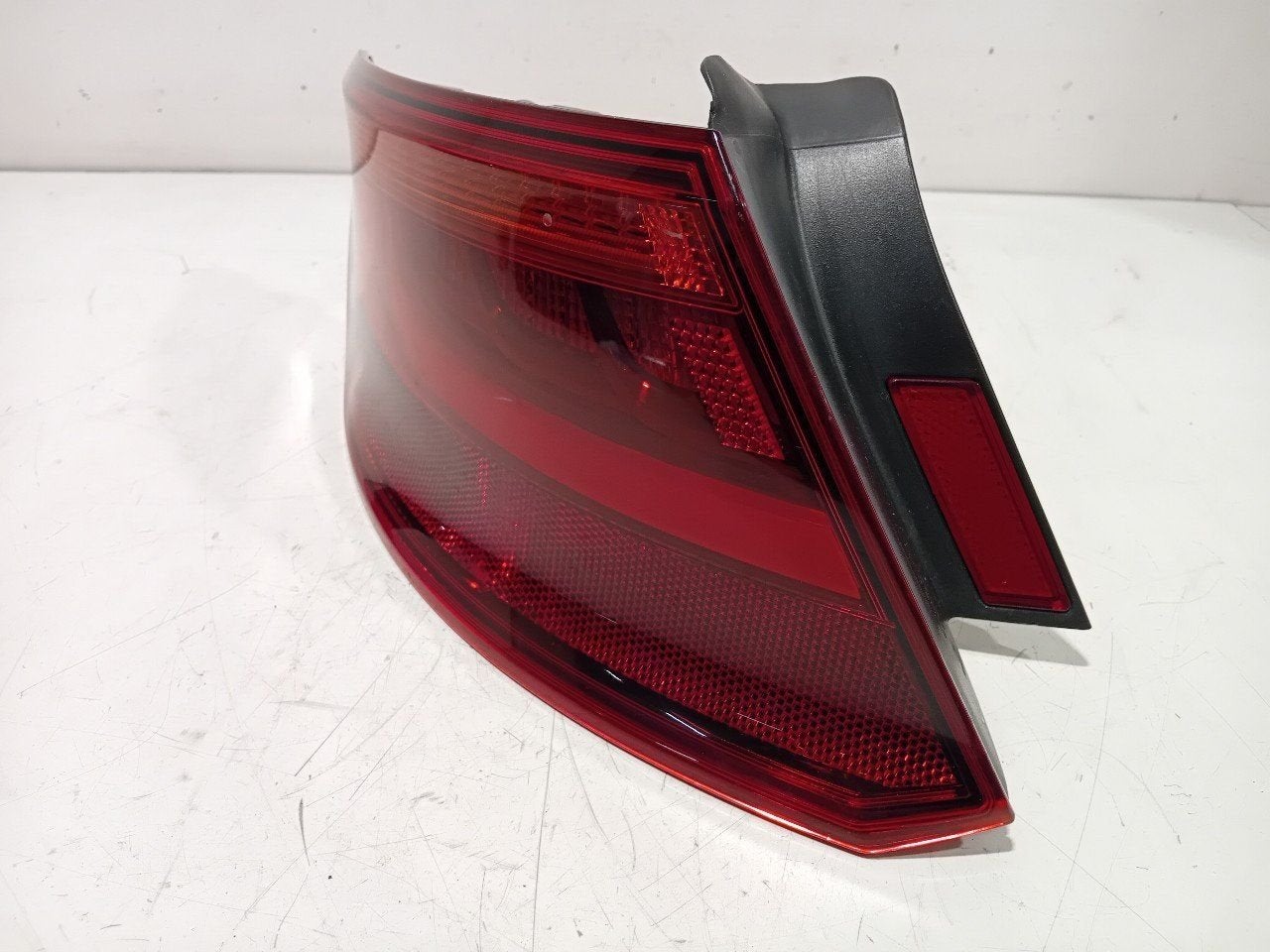 Achterlicht links buiten Audi A3, Onderdelen@venauto.nl, Van der Ven Autorecycling B.V., Ettenseweg 76, 4706 PB Roosendaal, The Netherlands