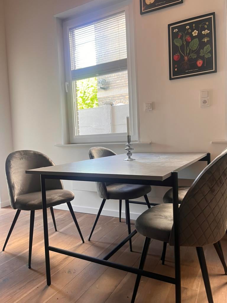 Grijze tafel rechthoekig met 4 stoelen, Ophalen, Zo goed als nieuw, Rechthoekig
