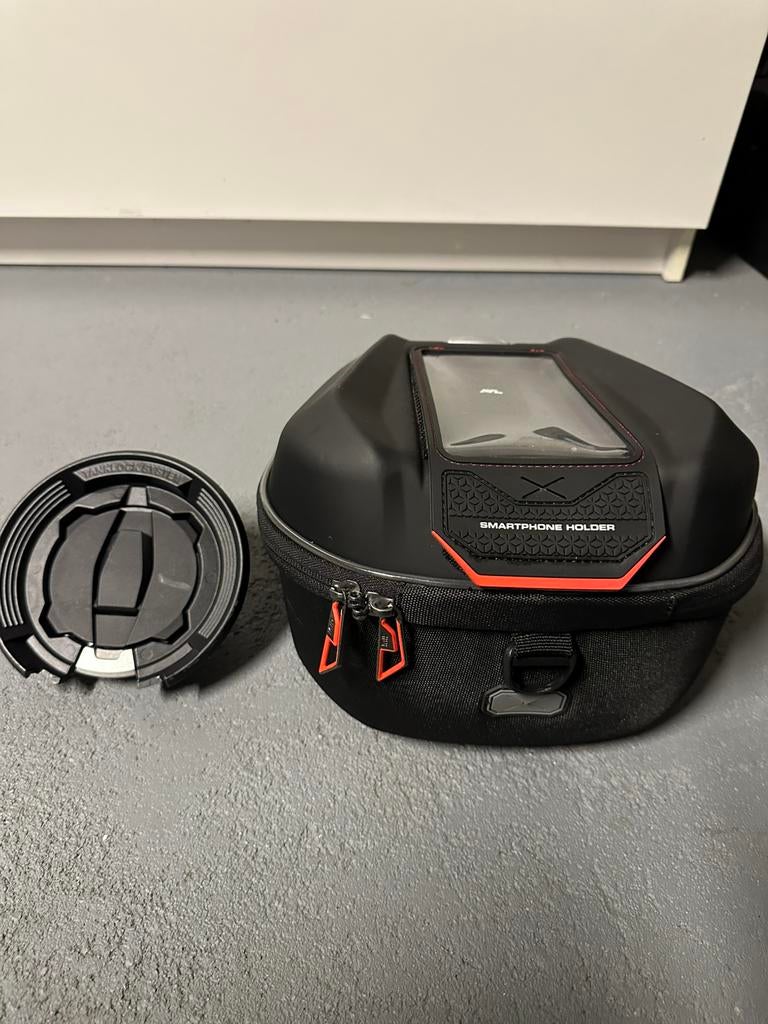 Tanktas Givi met telefoonhouder en tankring Kawasaki Z900, Ophalen of Verzenden, Zo goed als nieuw