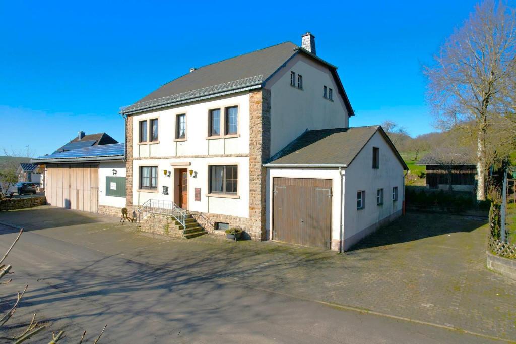 Rustig gelegen ruim woonhuis met loods in de Eifel, Immo, Buitenland, Duitsland, Woonhuis, Landelijk