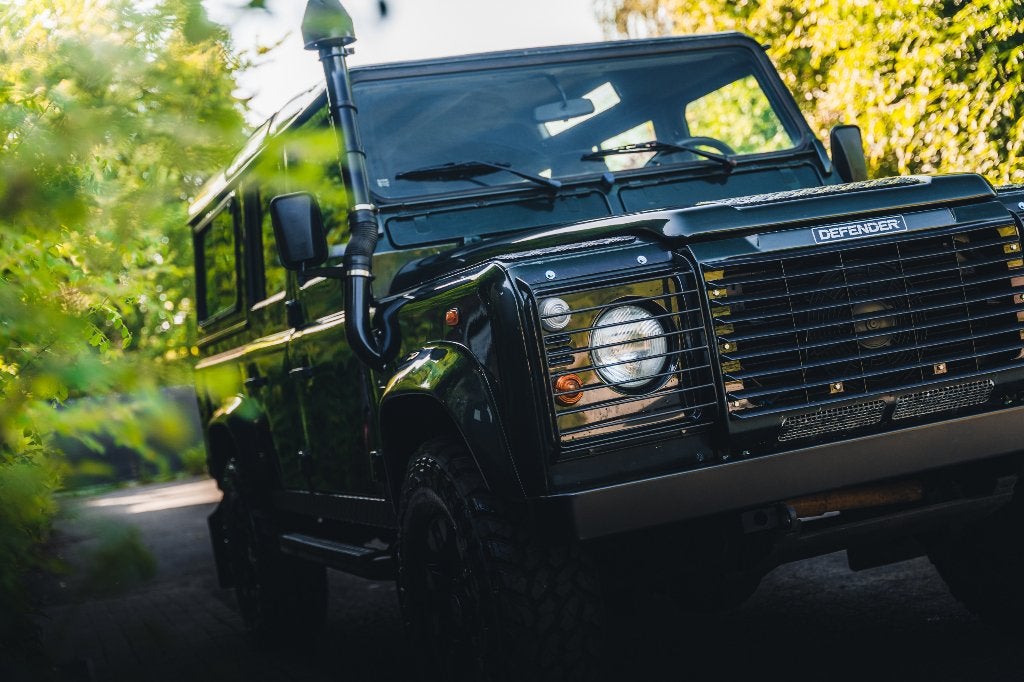 Land Rover Defender 110 TD5 15P/LOW KM, Autos, Achat, Entreprise, Boîte manuelle, Noir
