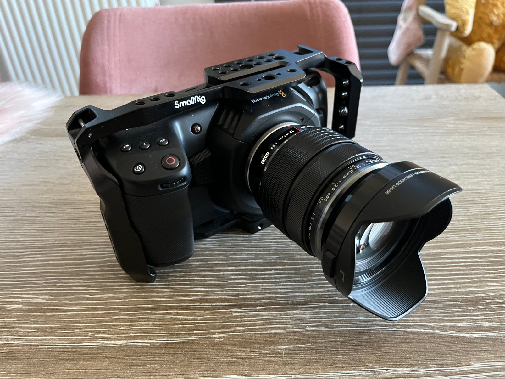 Blackmagic pocket cinema camera 4k + Olympus 12-40 lens, TV, Hi-fi & Vidéo, Enlèvement, Comme neuf, Olympus