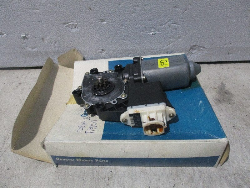 MOTEUR LEVE VITRE ELECTRIQUE GAUCHE Tigra (75) (90-481-778), Utilisé, Gauche, Opel