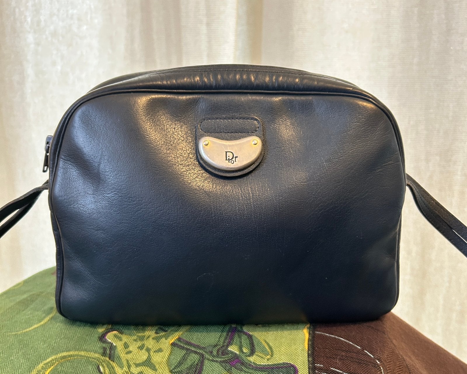 Christian Dior sac a main cuir lisse marine vintage, Bijoux, Sacs & Beauté, Enlèvement ou Envoi, Utilisé, Bleu, Sac à bandoulière