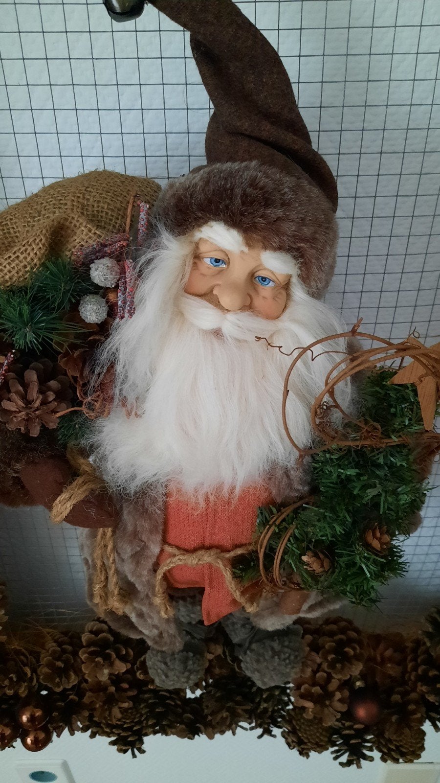 prachtige kerstman met dennenappels omkadering 72B x 97H, Ophalen