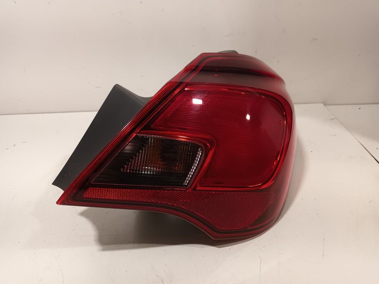Achterlicht carrosserie rechts Opel Corsa, Onderdelen@venauto.nl, Van der Ven Autorecycling B.V., Ettenseweg 76, 4706 PB Roosendaal, The Netherlands
