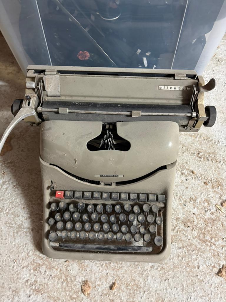 Typmachine merk olivetti, Ophalen, Gebruikt