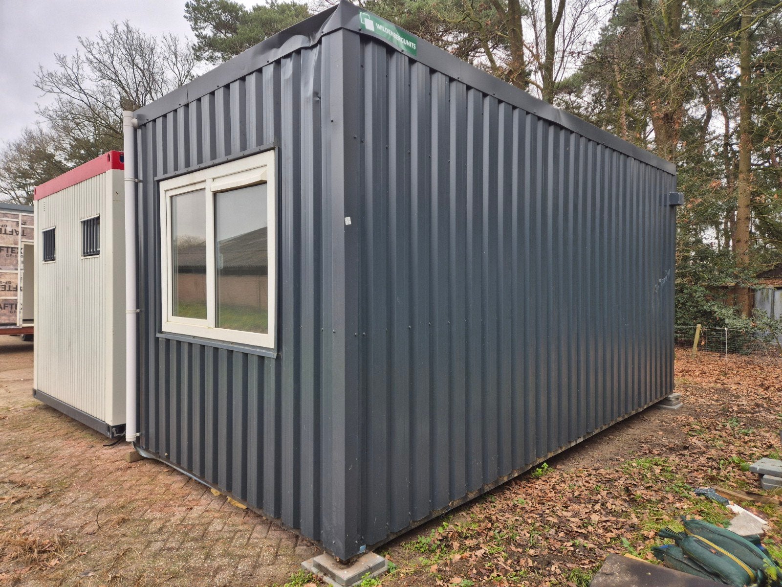 Kantoorunit bouwkeet 2 ramen container woonunit unit, Zakelijke goederen, Machines en Bouw | Keten en Containers, Ophalen