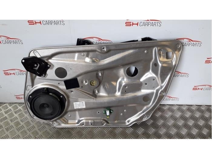 Panneau 4 portes avant droite d'un Mercedes C-Klasse (775), 3 mois de garantie, Utilisé, -, -