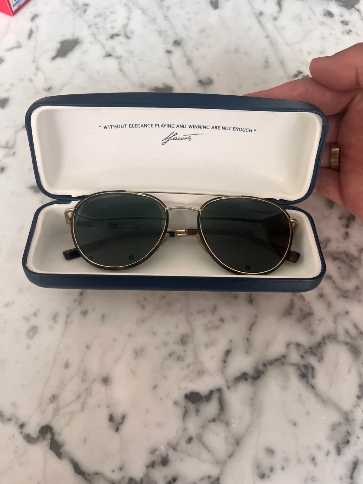 Lacoste zonnebril te koop, Ophalen, Zo goed als nieuw
