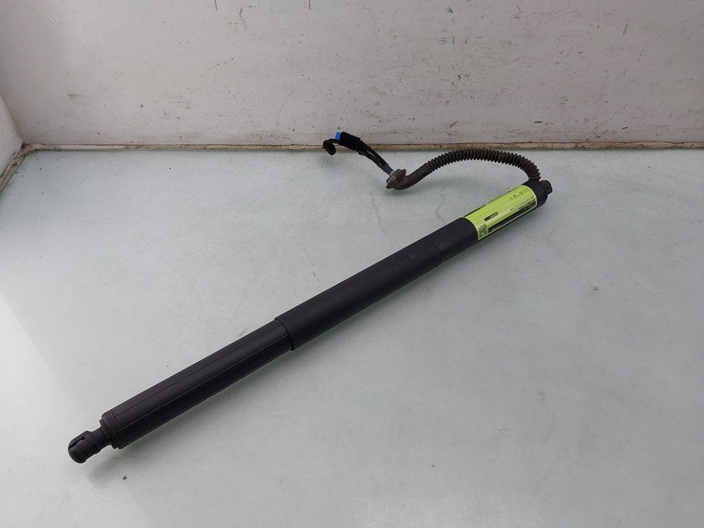MOTEUR DE HAYON Countryman (F60) (|7405763|51249447876|), Haillon arrière, Petuelring 130
80809  München, DE, Mini, Utilisé