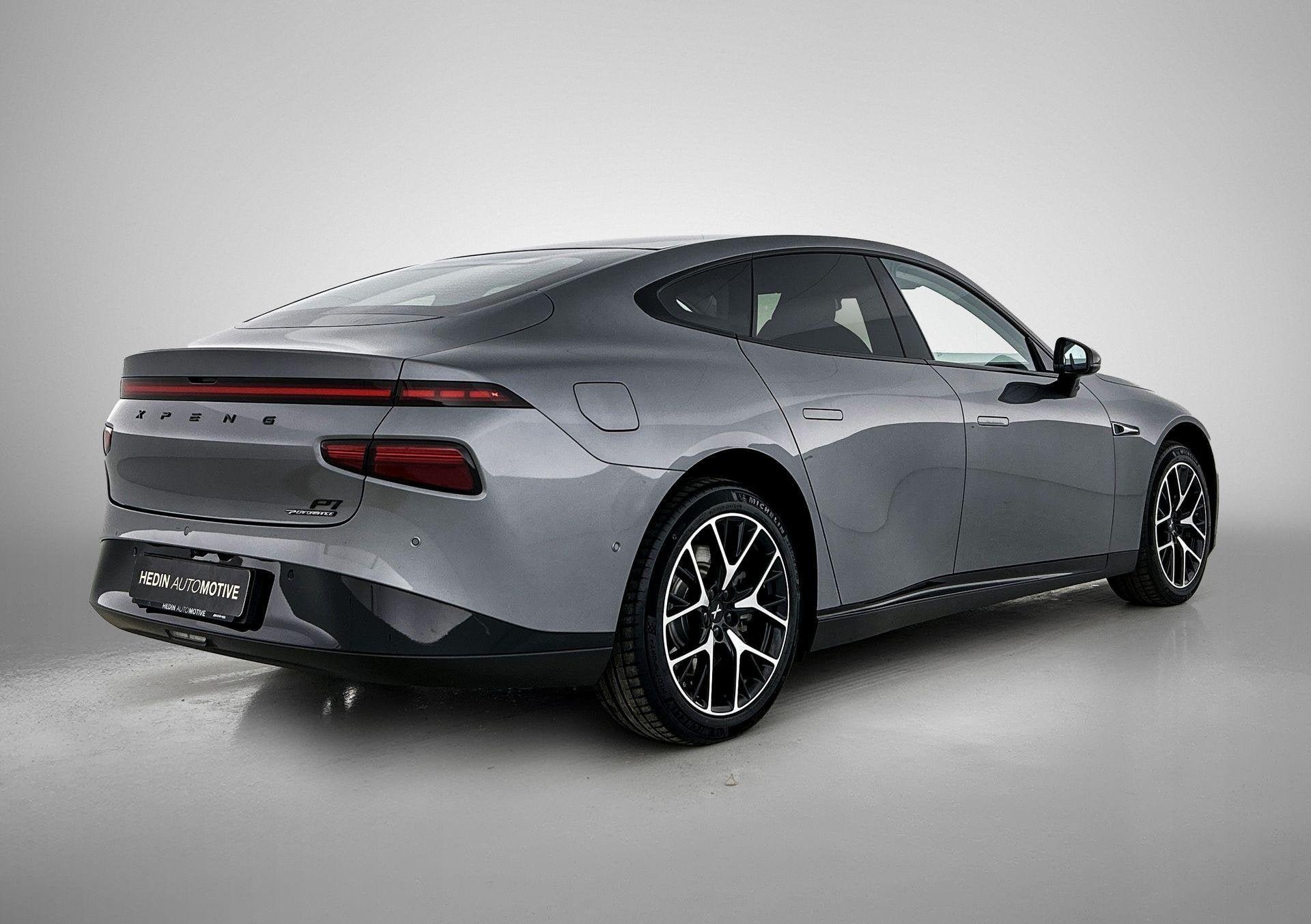 Xpeng P7 AWD Performance BEV 86KWH AWD, Auto's, 4 deurs, Stof, Gebruikt, 473 pk