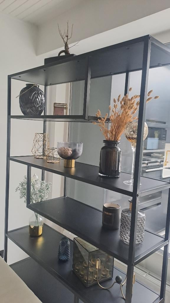 Zwarte metalen wandrek, Huis en Inrichting, Woonaccessoires | Wandplanken en Boekenplanken, Ophalen, Zo goed als nieuw