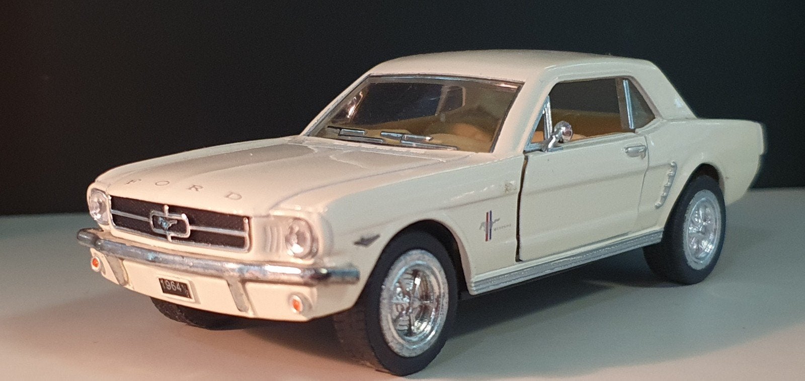 Ford Mustang 1964 (Numéro 1582), Enlèvement ou Envoi
