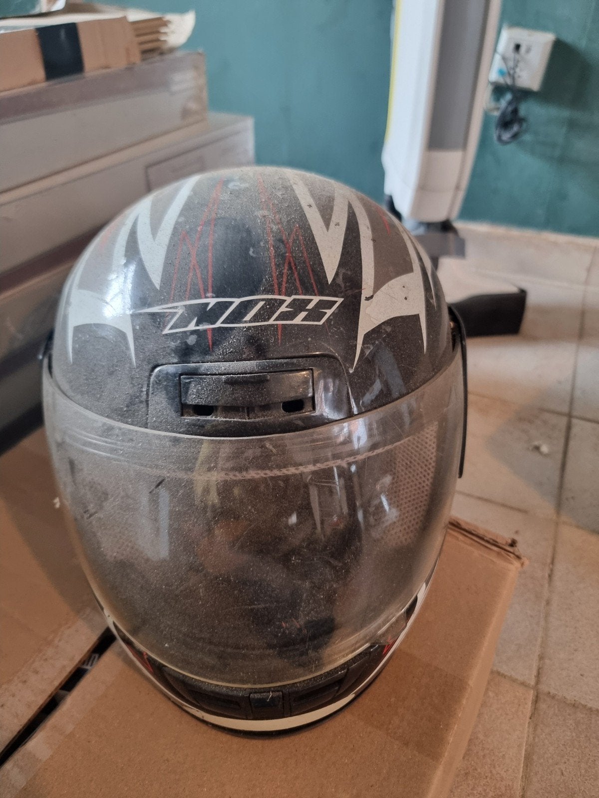 Casques de moto, Enlèvement
