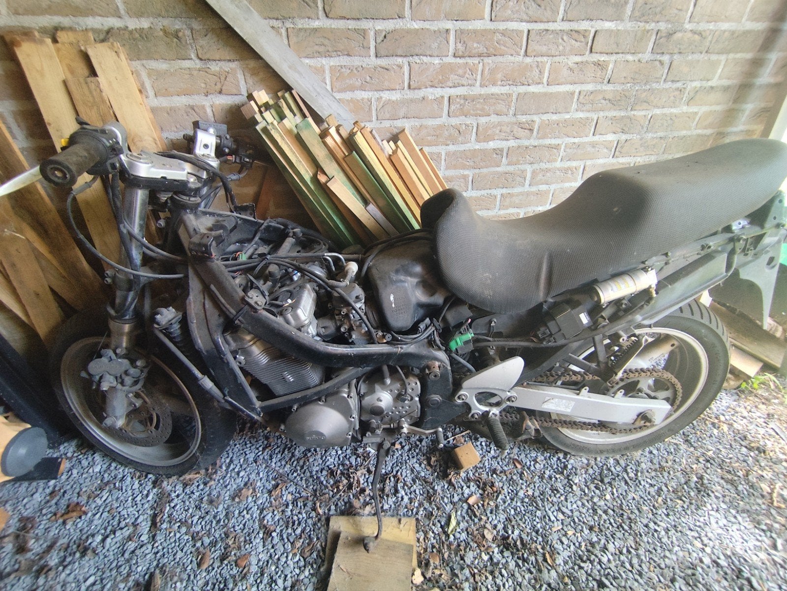SUZUKI 750