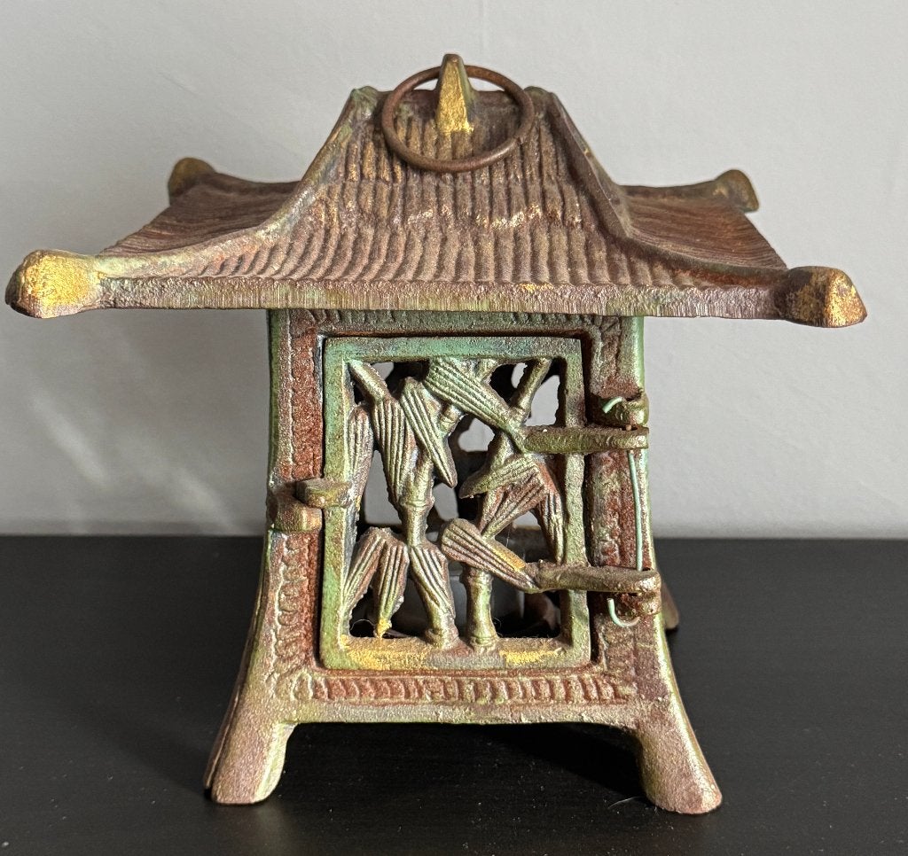 Ancienne Lanterne Pagode Japonaise en Fer Forgé 1930, Japon, 18 cm, Métal, Autres types