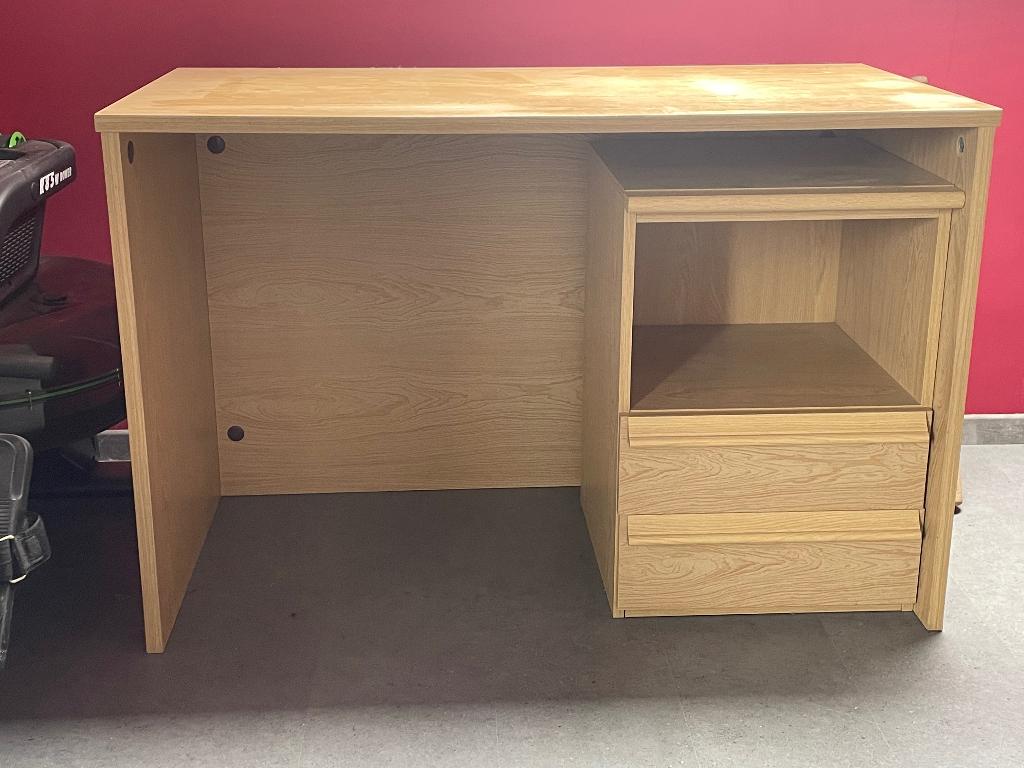 Bureau gratis, Huis en Inrichting, Ophalen, Gebruikt, 115 cm, Bruin
