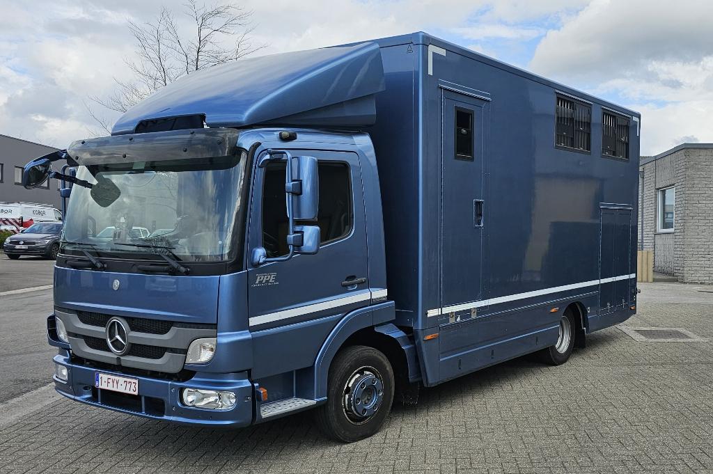 Paardenvrachtwagen — Mercedes Atego 8T6 - 4 paarden, Ophalen, Gebruikt, Aluminium, Overige typen