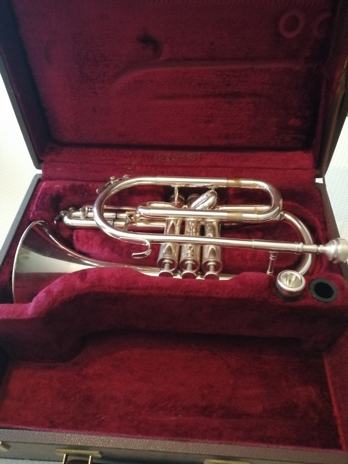 cornet Besson, Musique & Instruments, Enlèvement