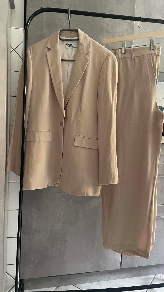 Nieuwe beige elegante S blazerbroek van ZARA, Kostuum of Pak, Nieuw, Ophalen of Verzenden, Maat 36 (S)