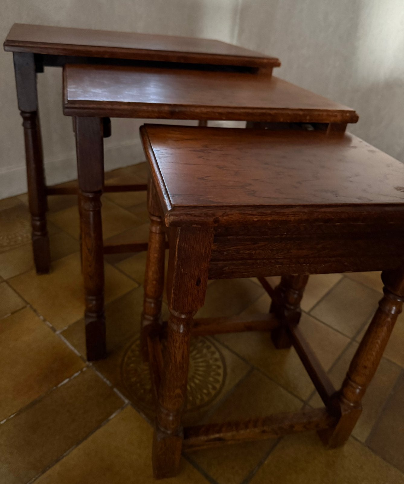Set van 3 eiken bijzettafeltjes, Ophalen