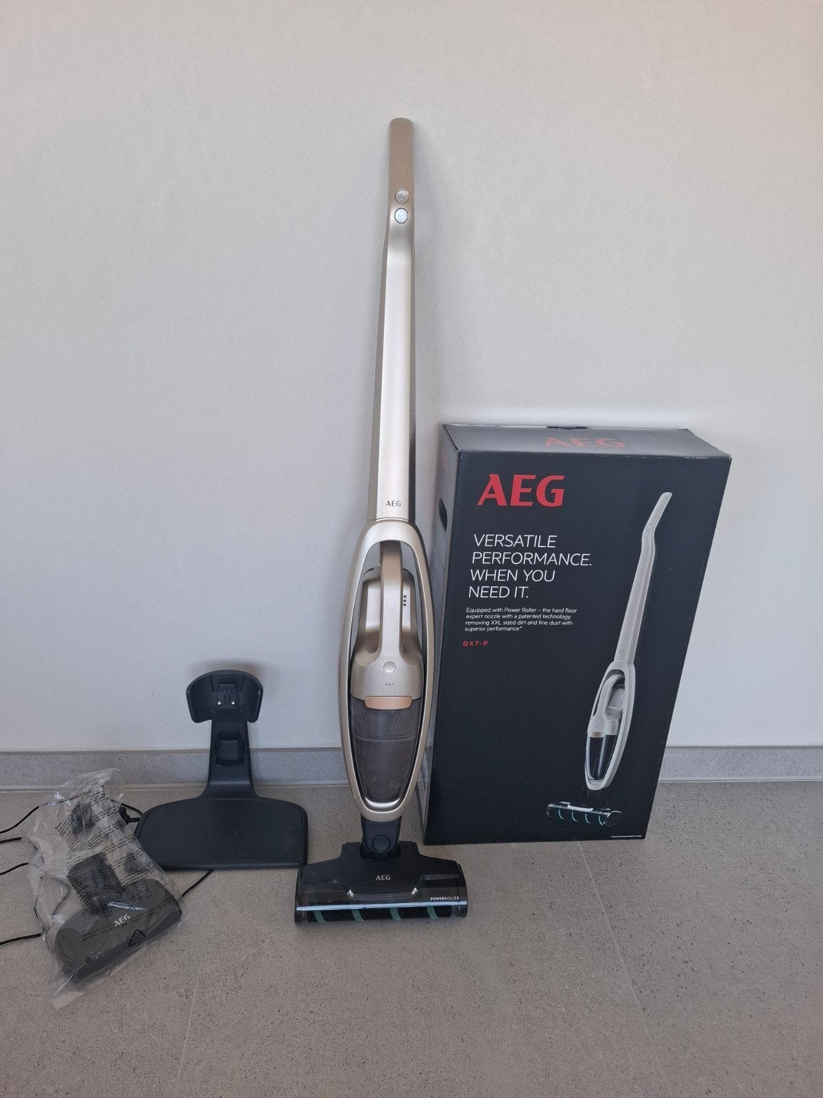 Aspirateur balai AEG, Enlèvement, Aspirateur balai, AEG