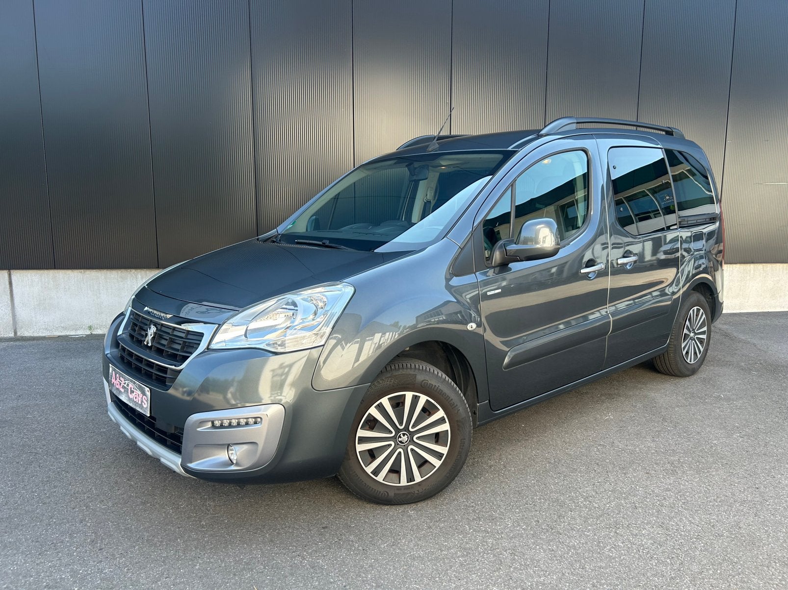 Peugeot Partner 1.2i Tepee / Style / Airco / Navi / Trekhaak, Autos, Argent ou Gris, Achat, Euro 6, Entreprise