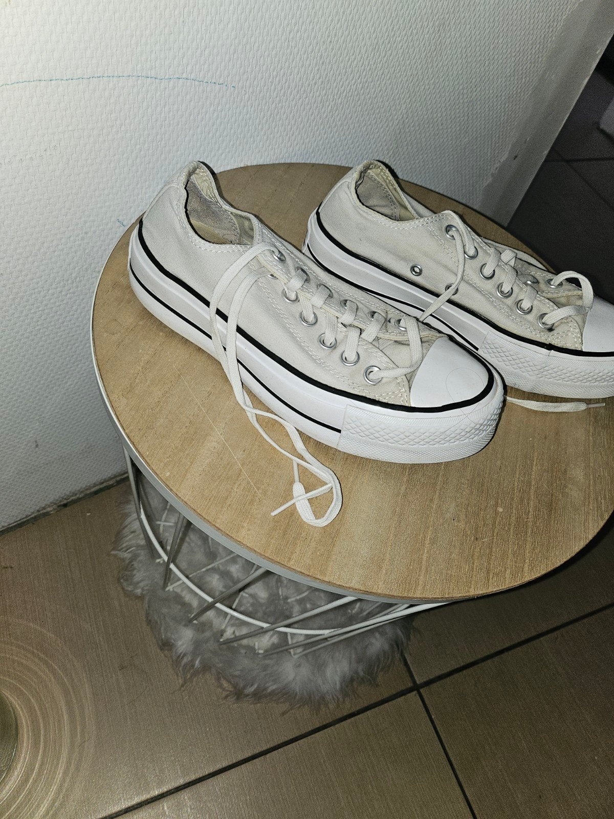 converse femme, Enlèvement