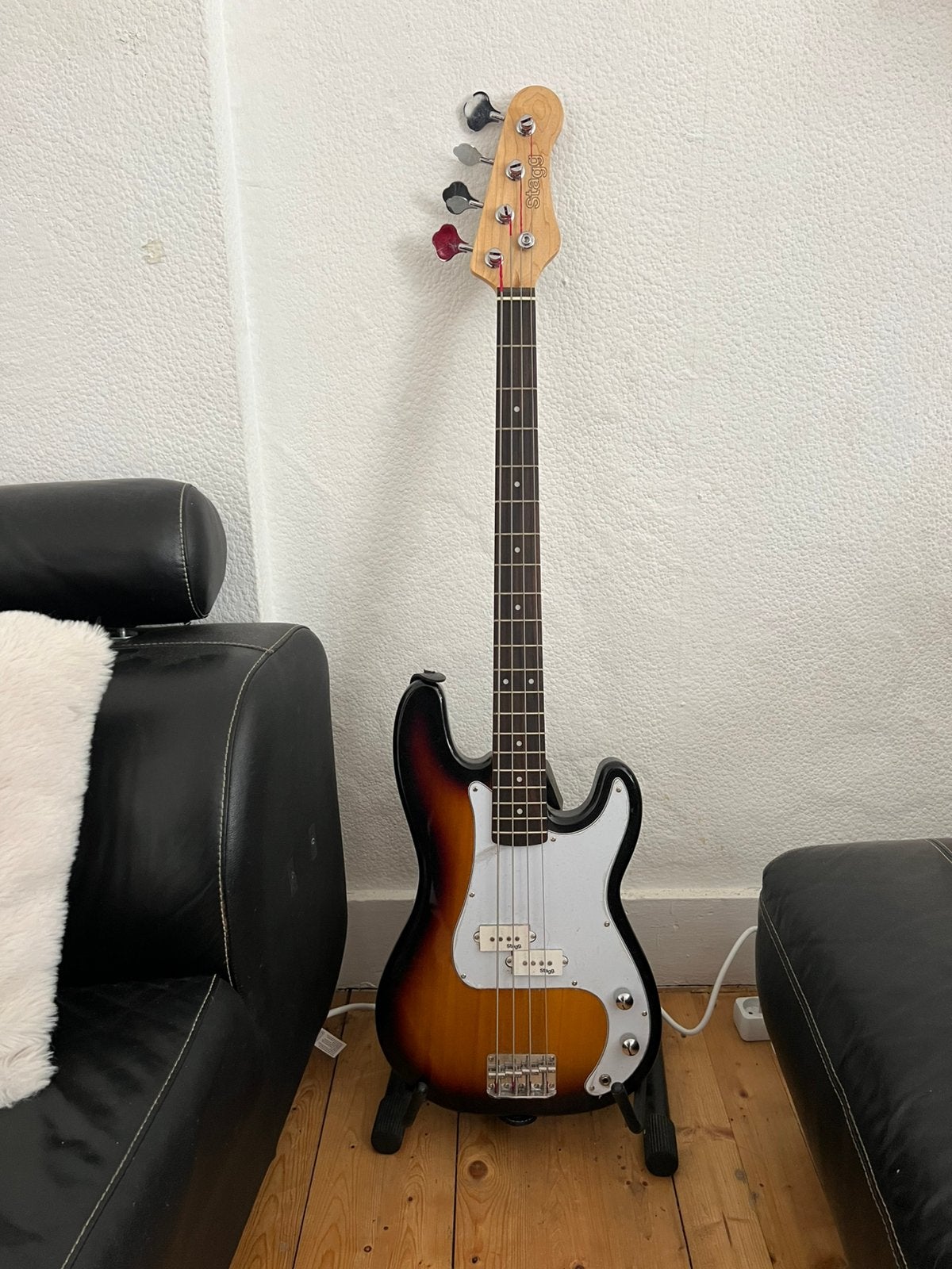 Stagg bass guitar + Ashdown bass amplifier – complete set, Muziek en Instrumenten, Snaarinstrumenten | Gitaren | Bas, Ophalen
