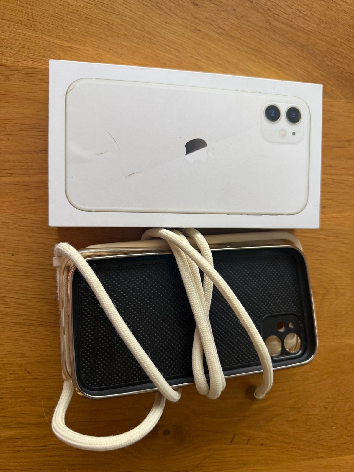 Iphone 11 doos en hoesjes, Telecommunicatie, Mobiele telefoons | Apple iPhone, Ophalen of Verzenden, Zo goed als nieuw, IPhone 11