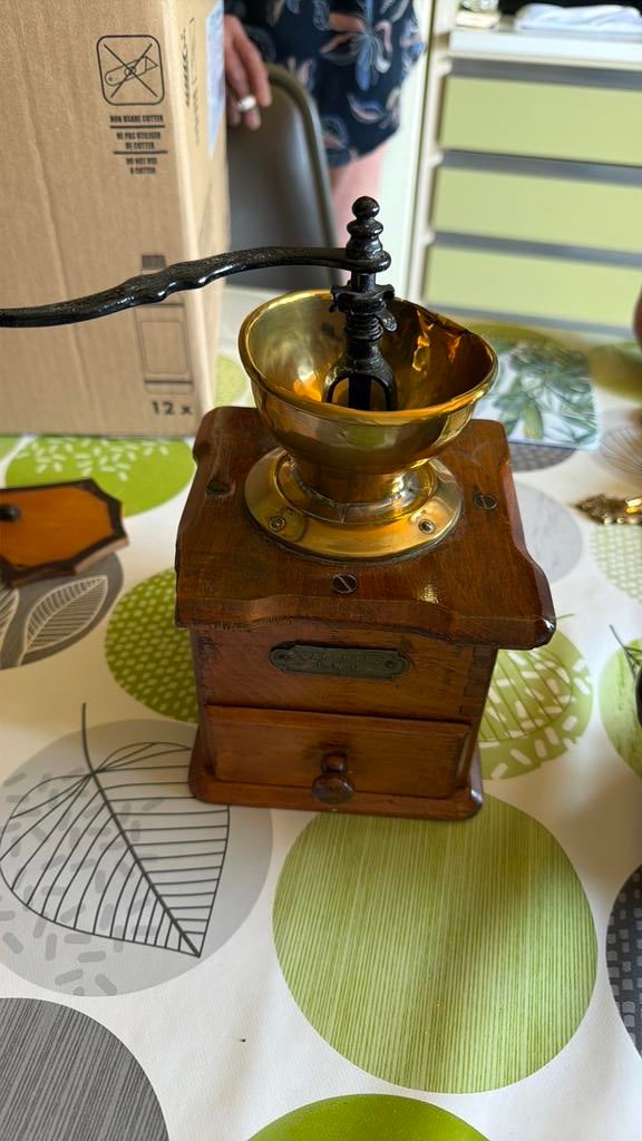 Koffiemolen, Enlèvement ou Envoi