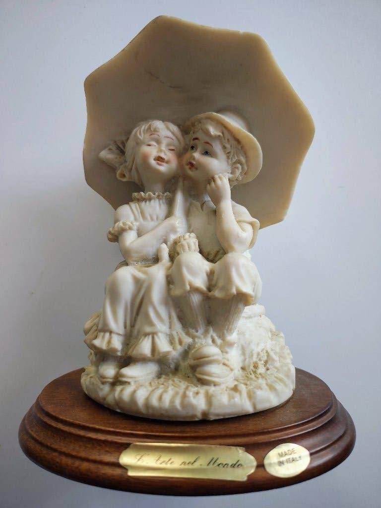 Porseleinen beeldje L'arte nel Mondo, Antiek en Kunst, Ophalen of Verzenden, Beeld