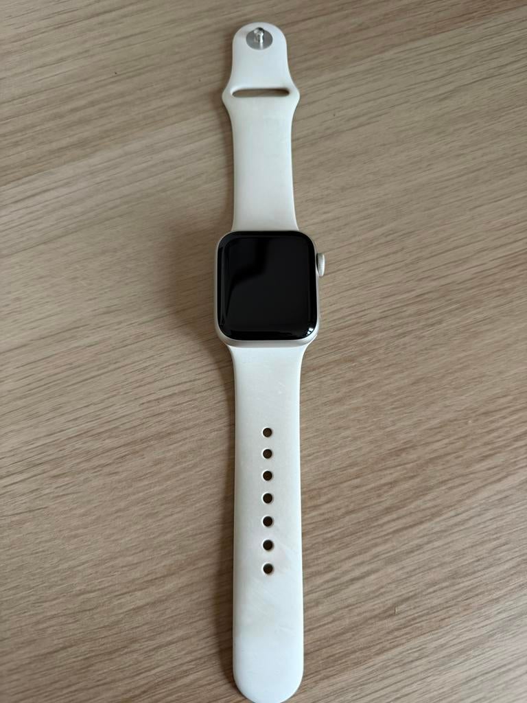Apple Watch SE (40mm) te koop, Bijoux, Sacs & Beauté, Montres connectées, Neuf, Enlèvement