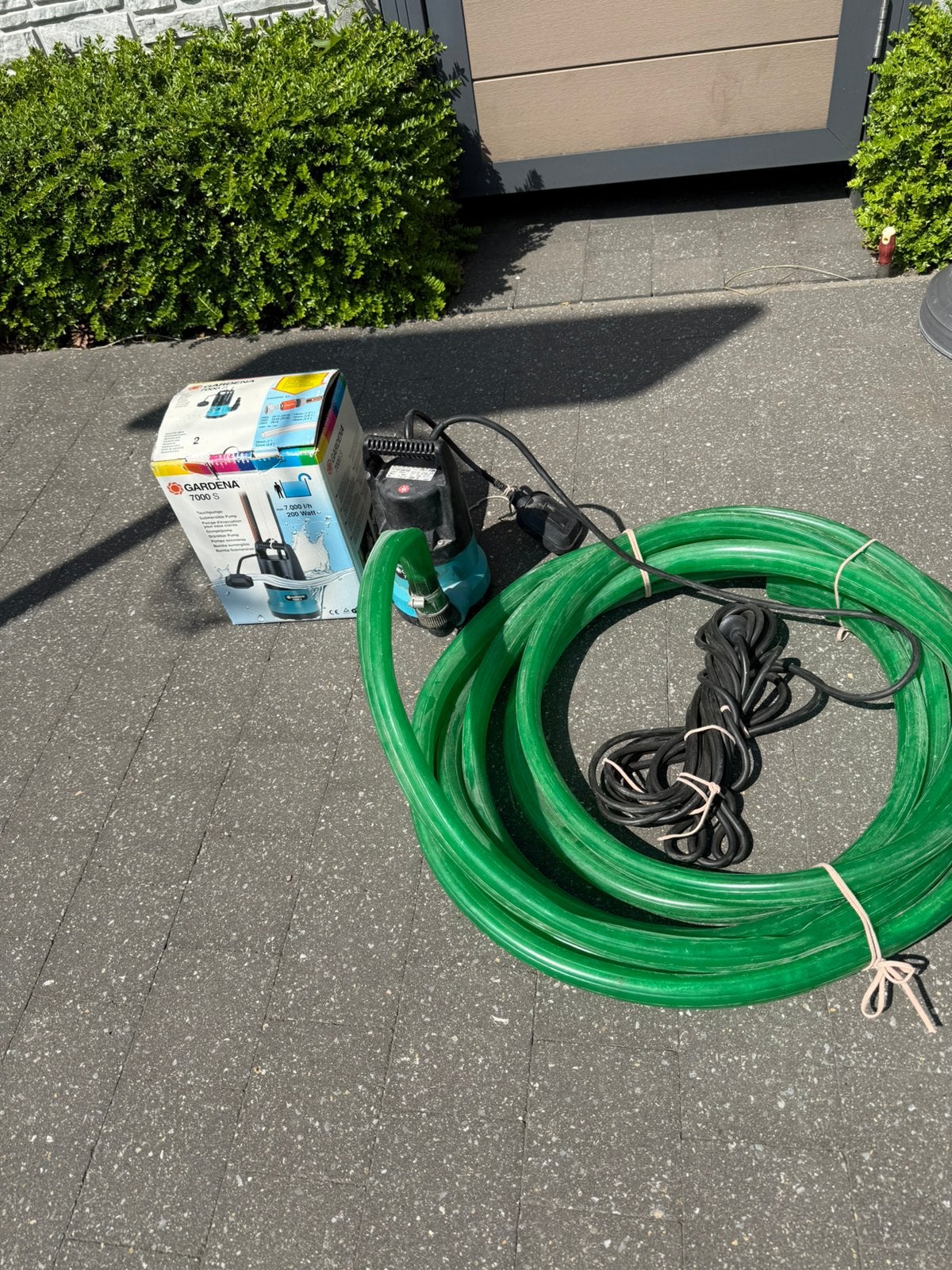 Gardena dompelpomp met slang, Ophalen, Zo goed als nieuw, Dompelpomp