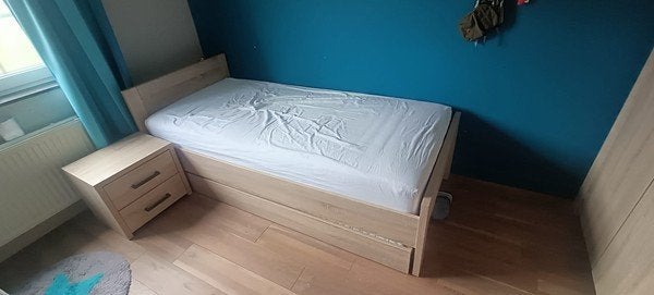 lit de chambre sommier à lattes +amoire + table chevet 150€, Maison & Meubles, Enlèvement, Utilisé, Une personne
