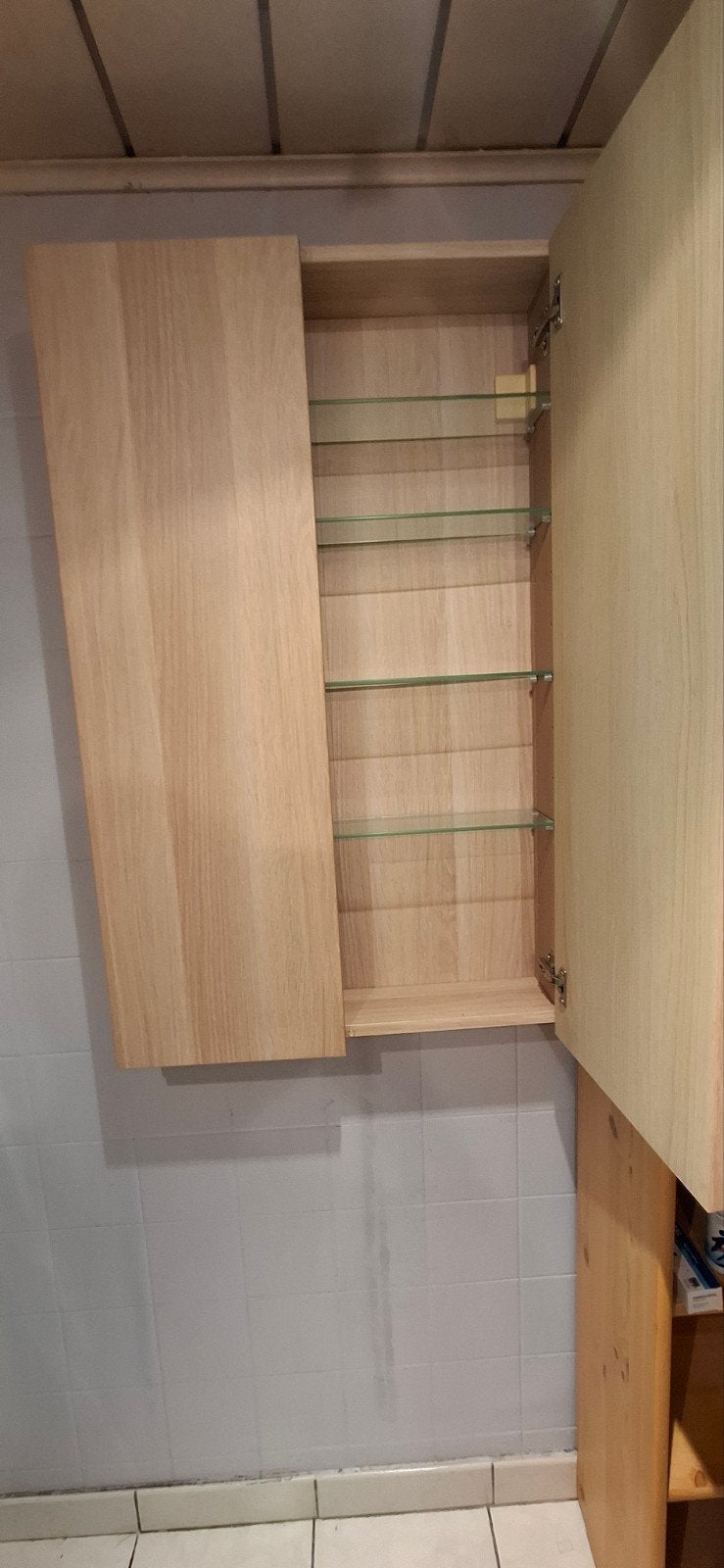 armoire à pharmacie, Enlèvement