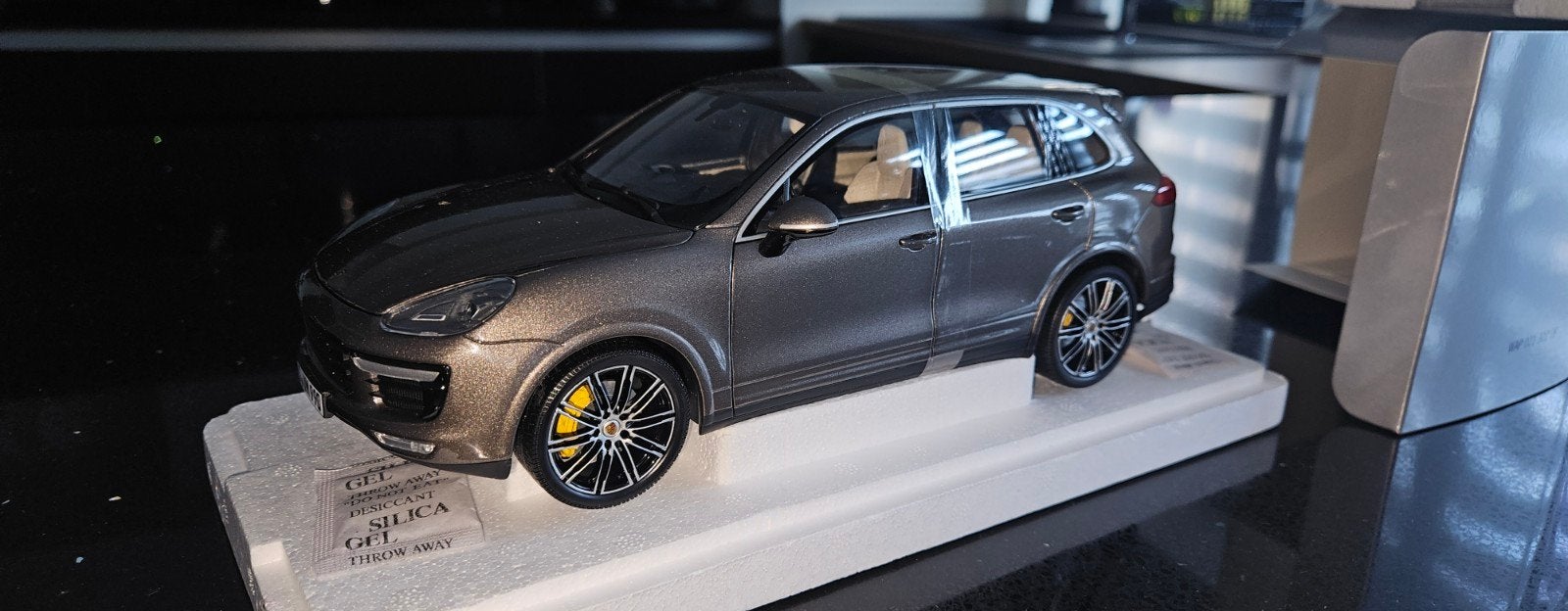 Porsche Cayenne Minichamps 1/18, Hobby en Vrije tijd, Ophalen of Verzenden, Nieuw, Auto, MiniChamps
