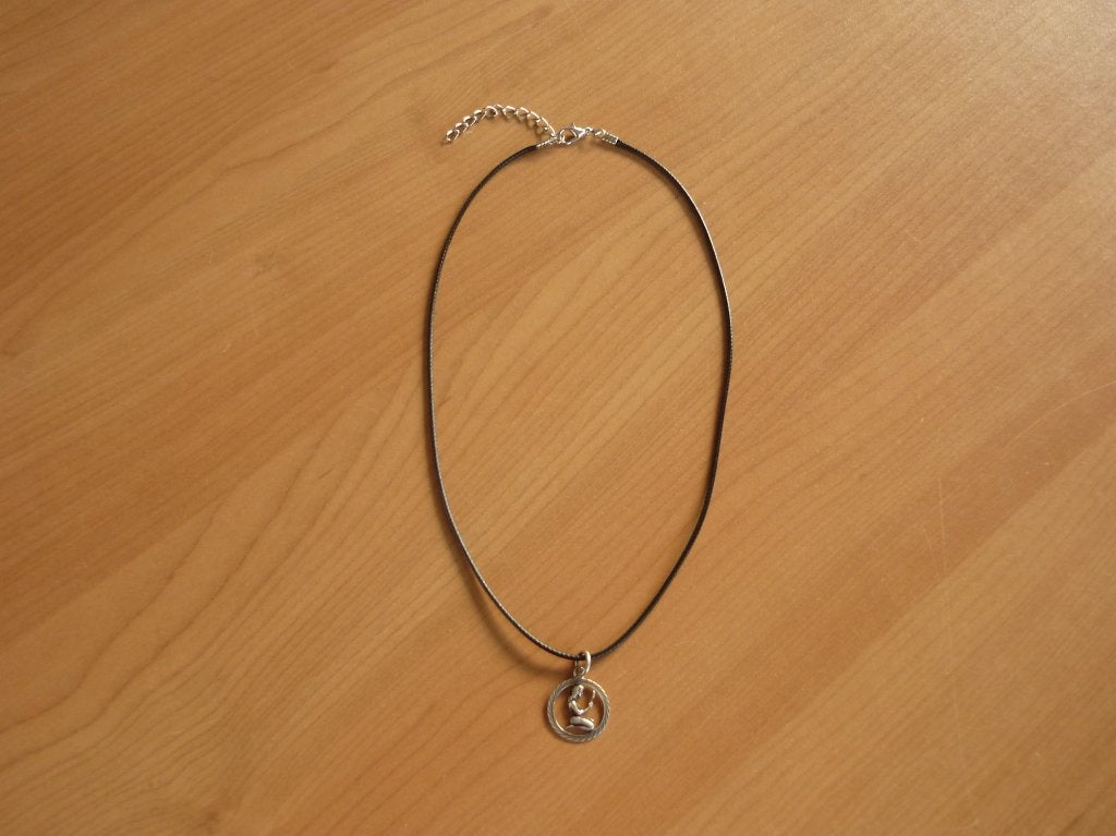 Zwarte touw ketting zilverkleurige ronde hanger maagd Virgo, Ophalen of Verzenden