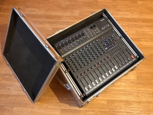 Console de mixage Yamaha MX 12/4, Enlèvement, Utilisé, Entrée micro