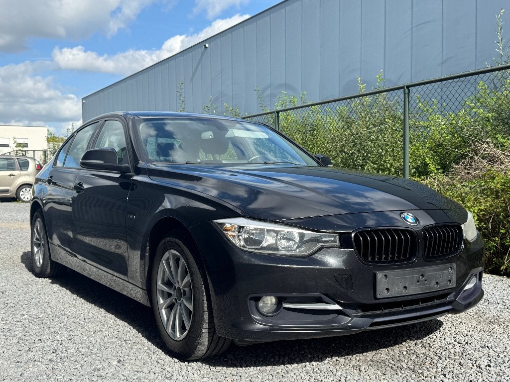 Bmw 316D Automaat IJZERE VIJZELS WAGEN START NIET, Automaat, Euro 5, Achterwielaandrijving, 1995 cc