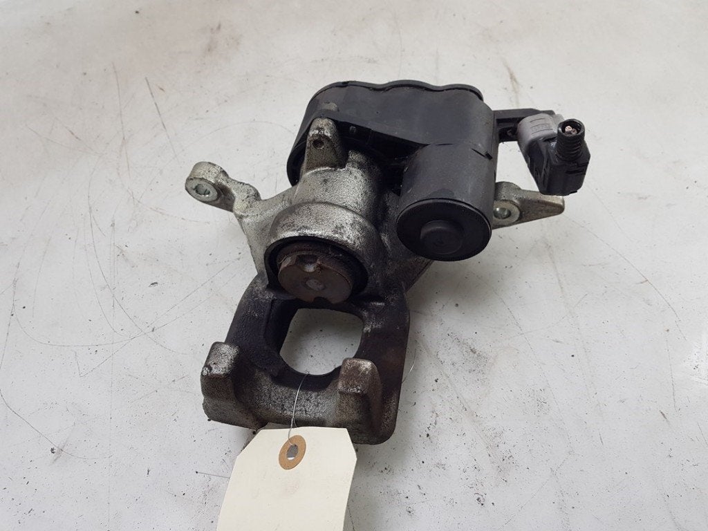 ETRIER DE FREIN ARRIÈRE DROIT Yaris Cross (PB1 / PJ1), Utilisé, Toyota