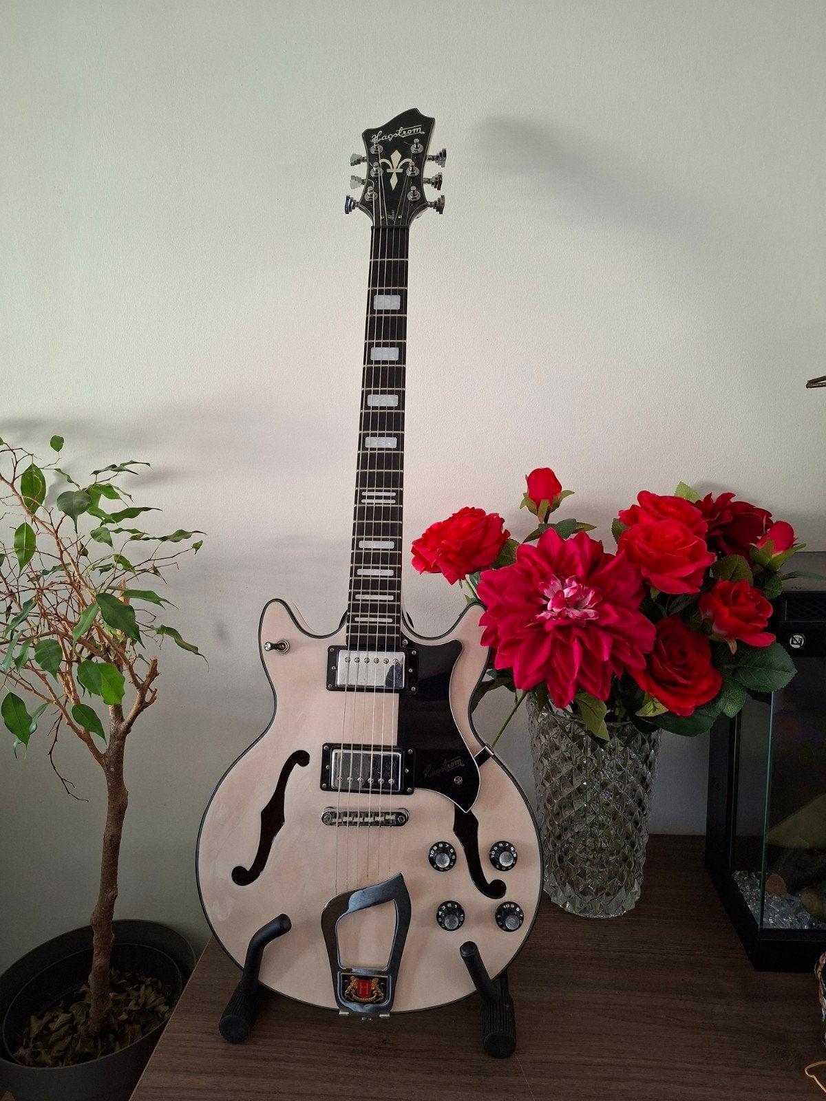 Hagstrom Alvar Blanche-Neige, Musique & Instruments, Enlèvement ou Envoi, Comme neuf, Semi-solid body, Autres marques