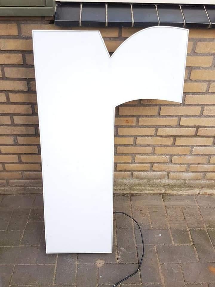 Mega grote vintage reclameletter, gevelletter, doosletter r, Verzamelen, Merken en Reclamevoorwerpen, Gebruikt, Lichtbak of (neon) lamp