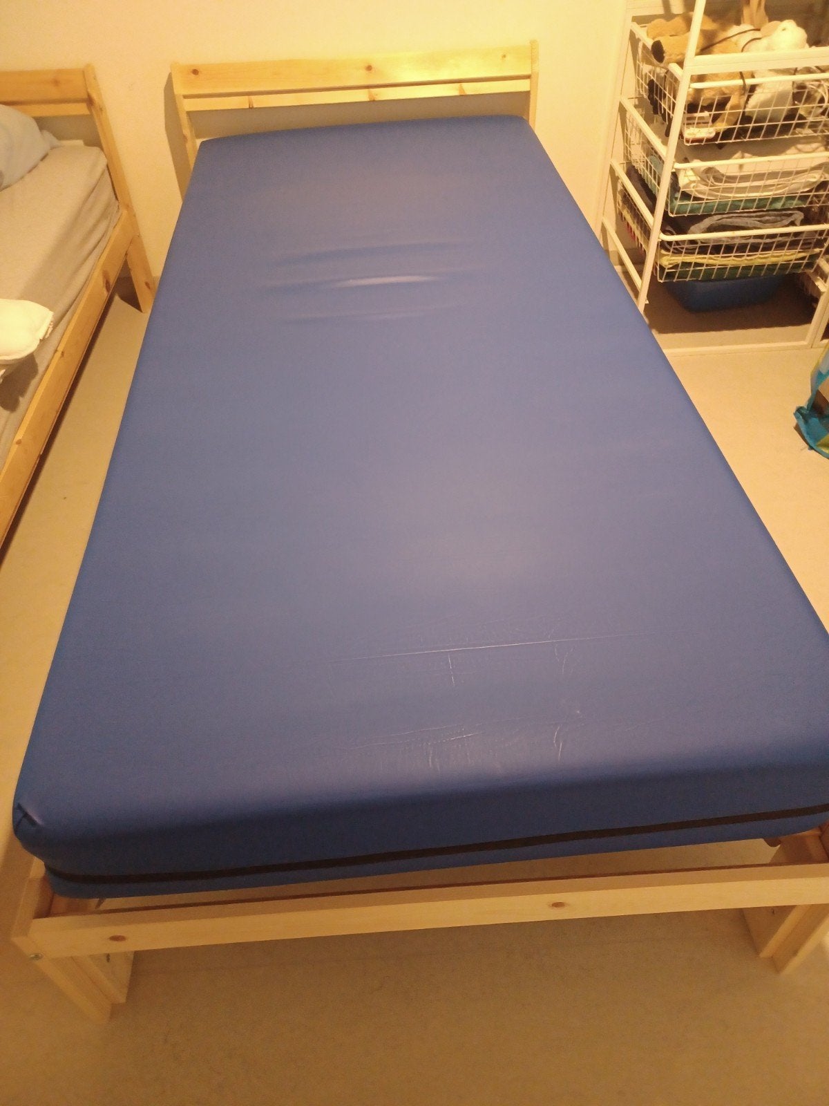 Lit ikea  avec matelas medicale, Huis en Inrichting, Slaapkamer | Matrassen en Bedbodems, 90 cm, Eenpersoons, Ophalen of Verzenden