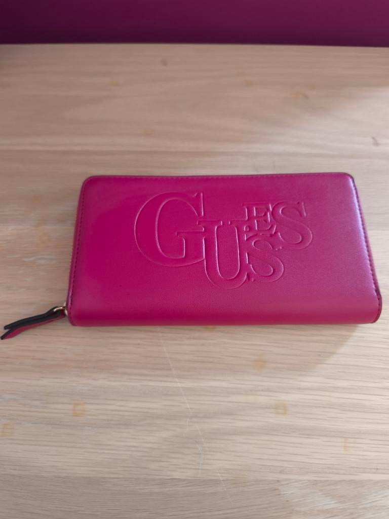 Portefeuille Guess rose fuchsia zip chic neuf, Enlèvement, Rose, Guess